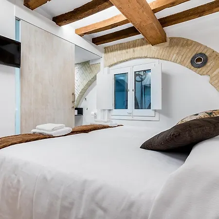977 Hotel 3*