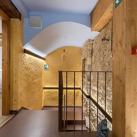 Hotel 977 3*